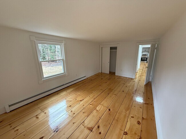 Building Photo - 17 N Maple St