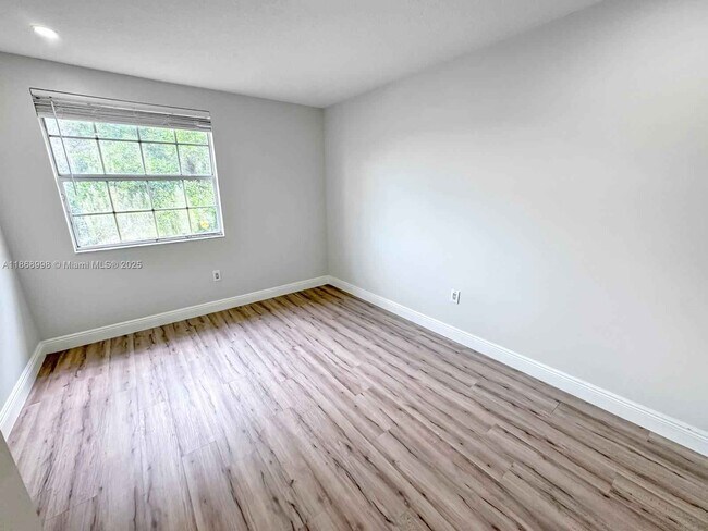 Building Photo - 1015 NW 125th Terrace