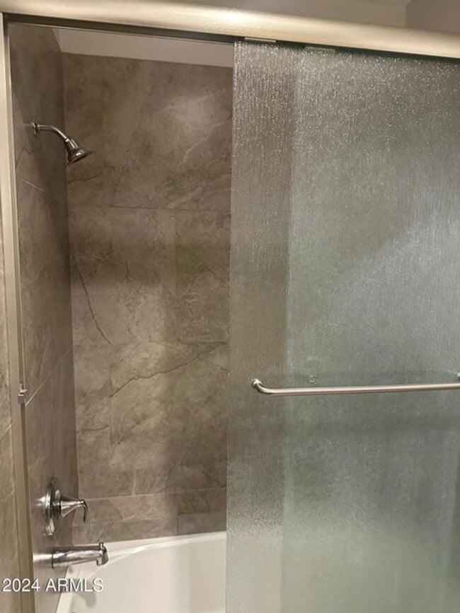 Building Photo - Charming 1 Bed 1 Bath Lower Level condo ++...