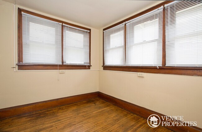 Building Photo - 103 W Norwich Ave