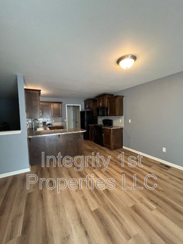 Building Photo - 6323 NE 44th St