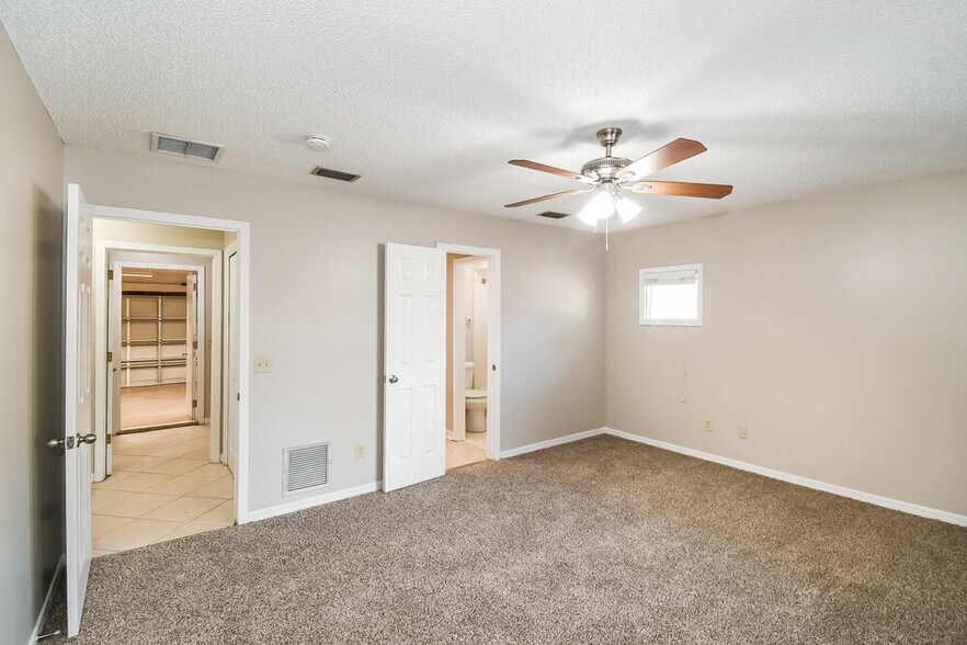 Building Photo - 970 Sandstone Dr