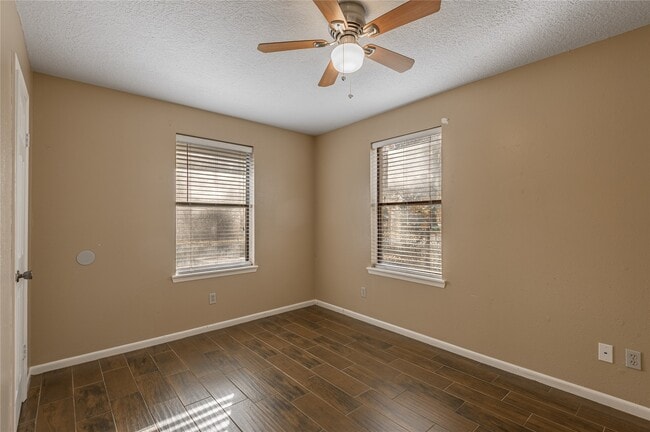 Building Photo - 39 Wire Rd Loop