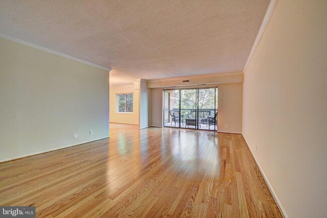 Building Photo - 8370 Greensboro Dr