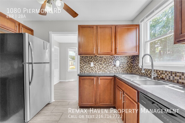 Building Photo - 1080 Piermont Rd