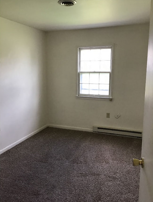 Building Photo - 3-Bedroom, 1-Bath Duplex on Mountain View Drive