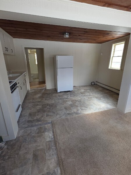 Dinina Area - 50 Cross Rd