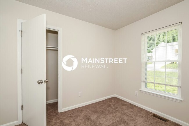 Building Photo - 3 Bedroom Pet-Friendly Home in HIGH POINT,...