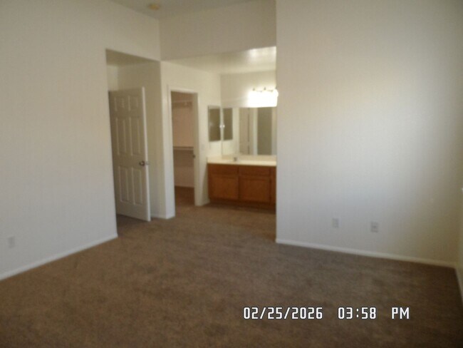 Building Photo - 3 Bedrooms, 2 Bathrooms, Approx 1582 sq. ft., 2 Car Garage, Fenced Back Yard, Rock-scaped Front Y...