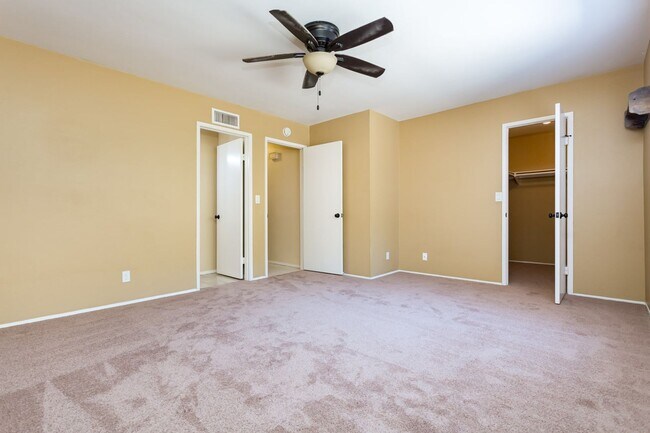 Building Photo - Traditional Home in North Fletcher Hills!