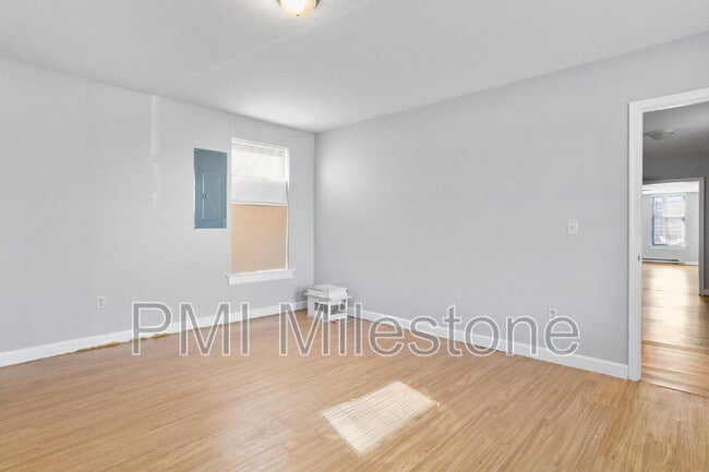 Building Photo - 721 2nd St