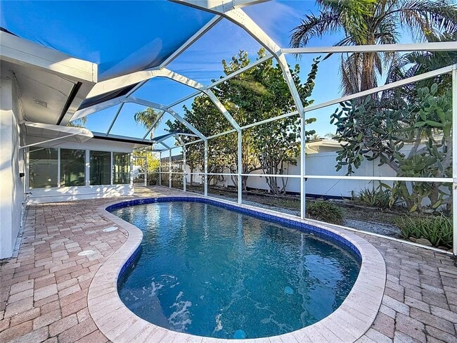 Building Photo - 2161 Edythe Dr