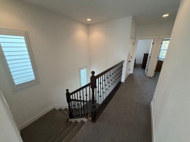 Building Photo - 3 Bedroom | 2.5 Bathroom | Crocker Village House