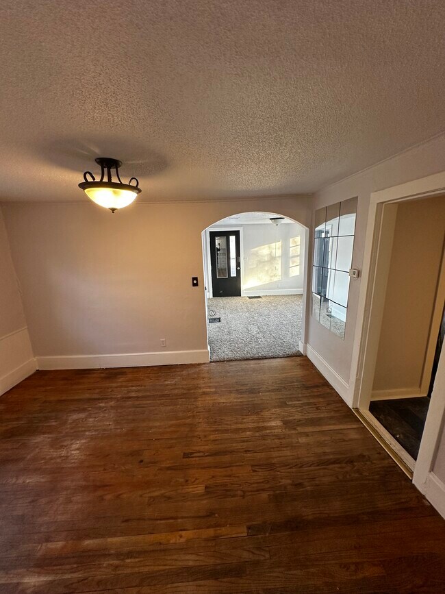 Building Photo - 305 S Western Ave