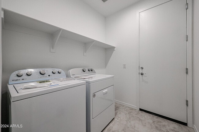 Building Photo - 8907 W Colter St