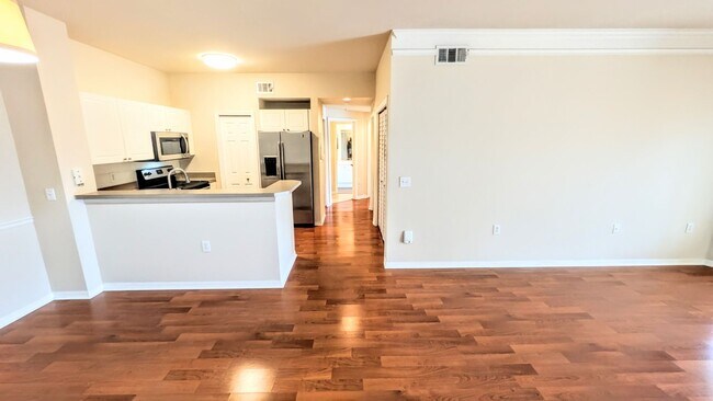 Building Photo - ANNUAL UNFURNISHED 2/1 Condo in Serenade on Palmer Ranch