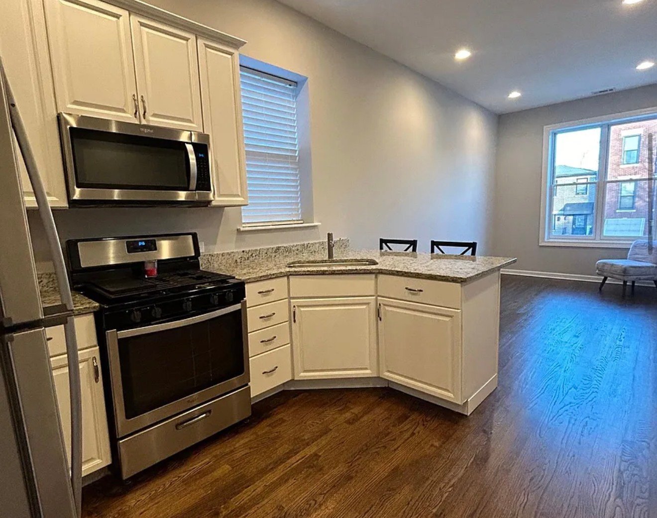 Building Photo - 3232 S Wells St