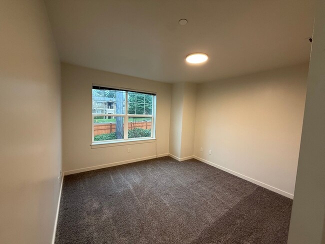 Building Photo - 19102 20th Dr SE