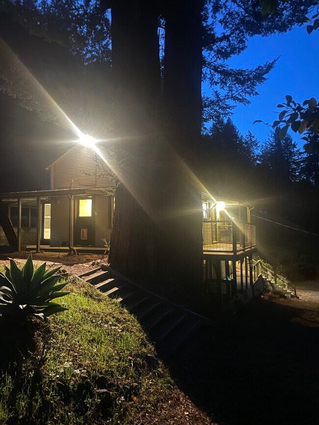 Building Photo - 1390 Glen Canyon Rd