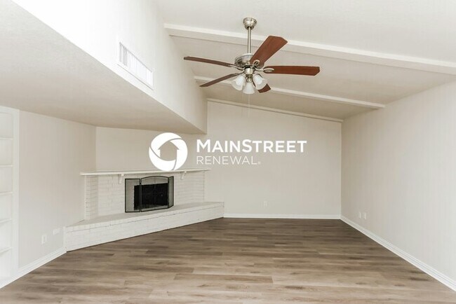 Building Photo - 3 Bedroom Pet-Friendly Home in Arlington, TX with Main Street Renewal