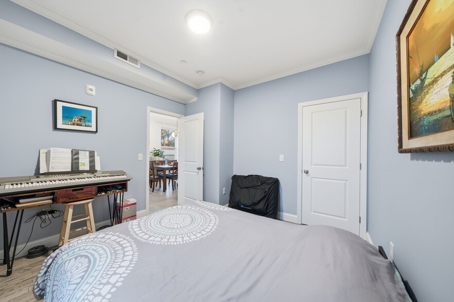 Building Photo - 68 Edson St