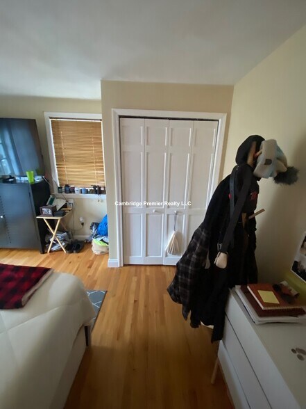 Building Photo - 221 Salem St