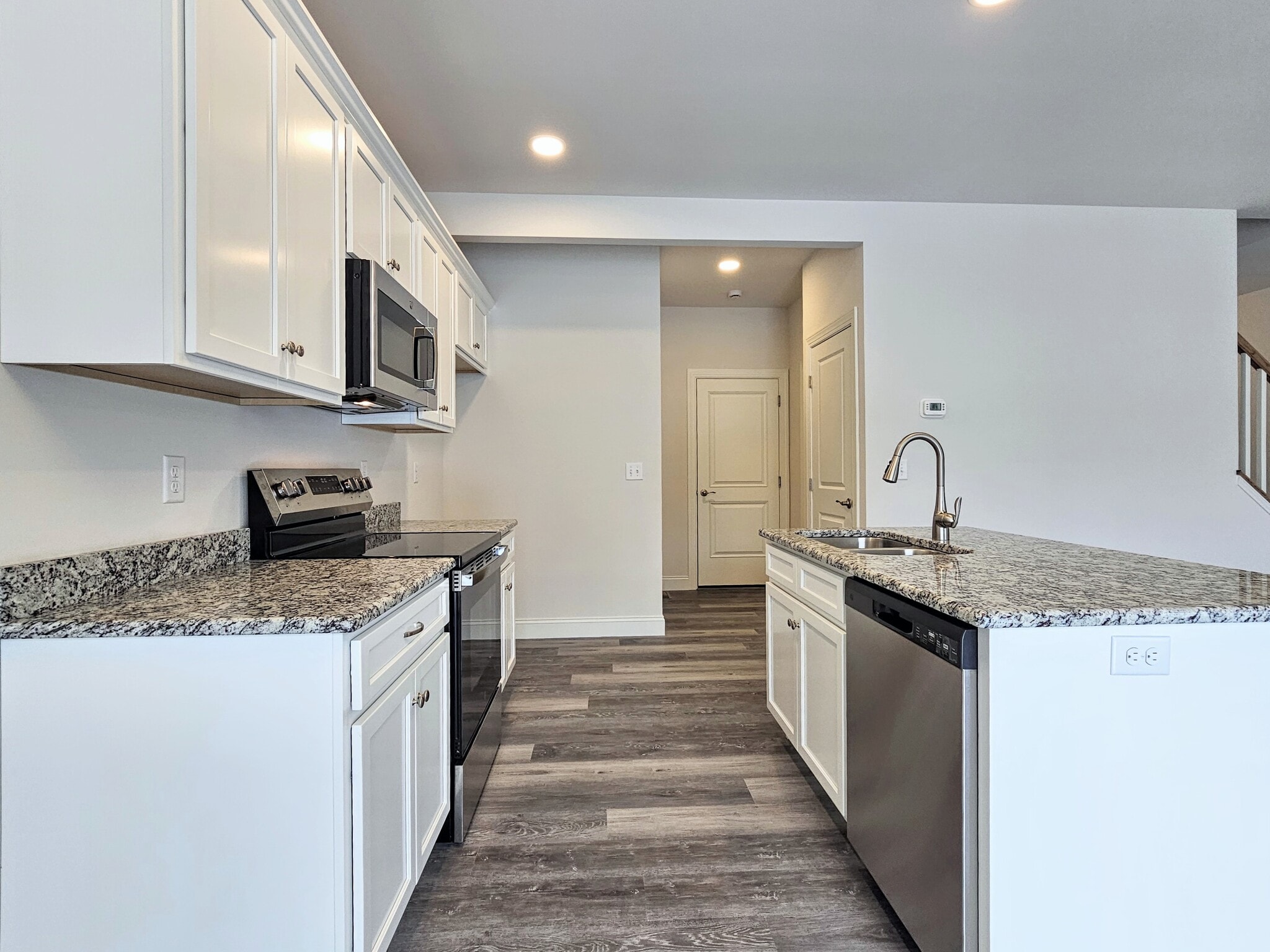 Building Photo - 121 Magnolia Dr