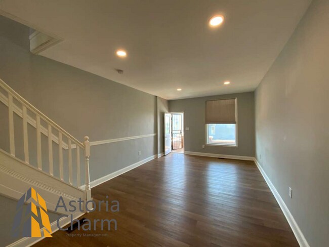 Building Photo - End Unit 3 Bedroom + Den with Backyard and Semi Finished Basement