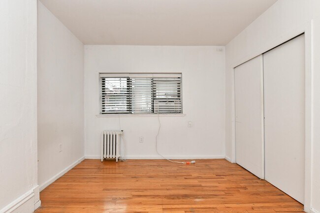 Building Photo - 217 10th St