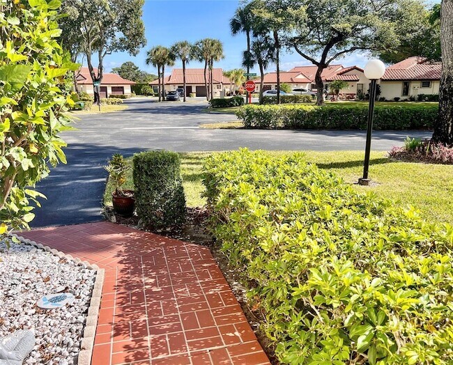 Building Photo - 10771 Palm Lake Ave