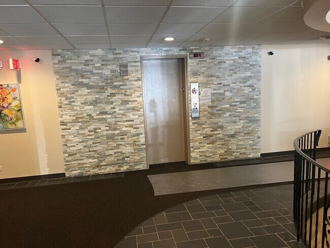 Building Photo - 2500 Windsor Mall
