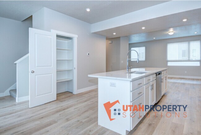 Building Photo - 396 S 980 W
