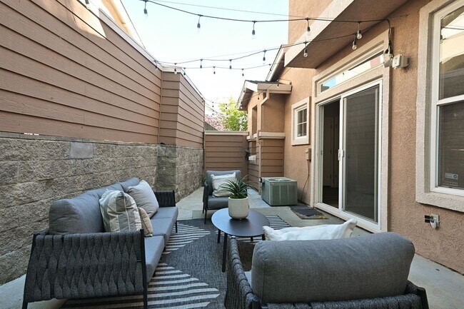 Building Photo - Bright and Spacious, 2BD/2.5BA, Two-Story Condo in Oak Creek in San Ramon- Available NOW!