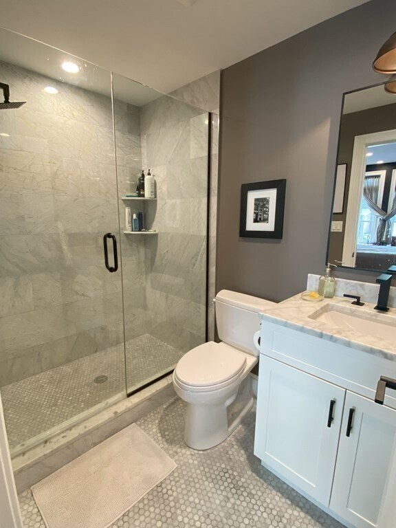 Building Photo - 163 Leyden St