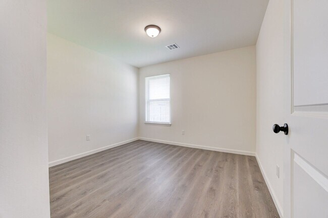 Building Photo - New Construction-Never Lived in Duplex, Pe...