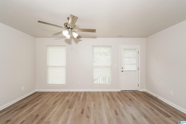 Building Photo - 975 Moonlite Dr