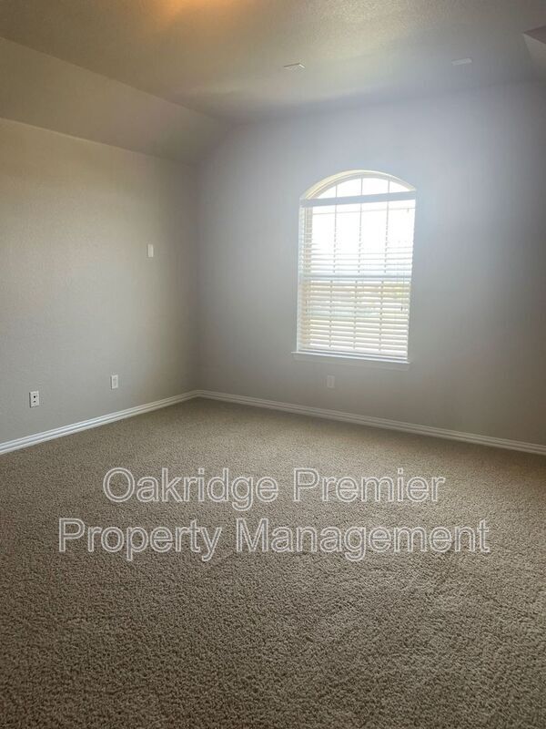 Building Photo - 811 Blue Quail Dr