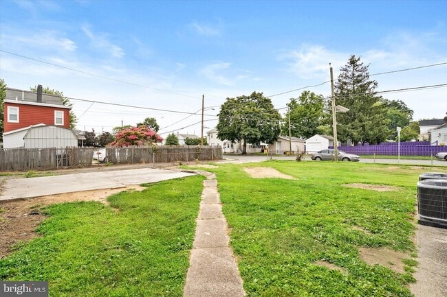 Building Photo - 656 Schiller Ave