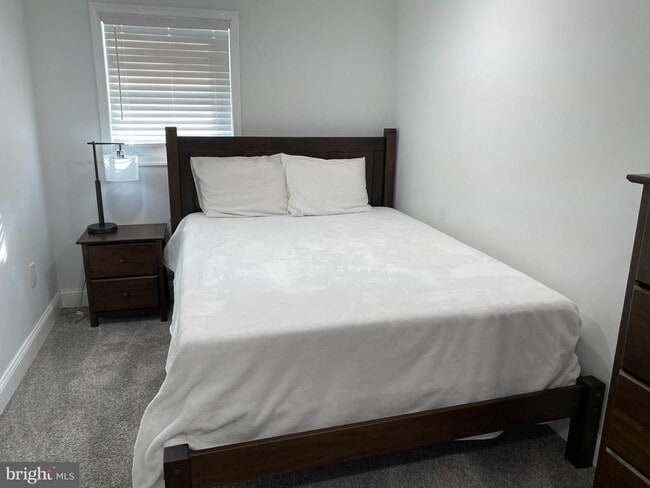 Building Photo - 7416 Rhondda Dr