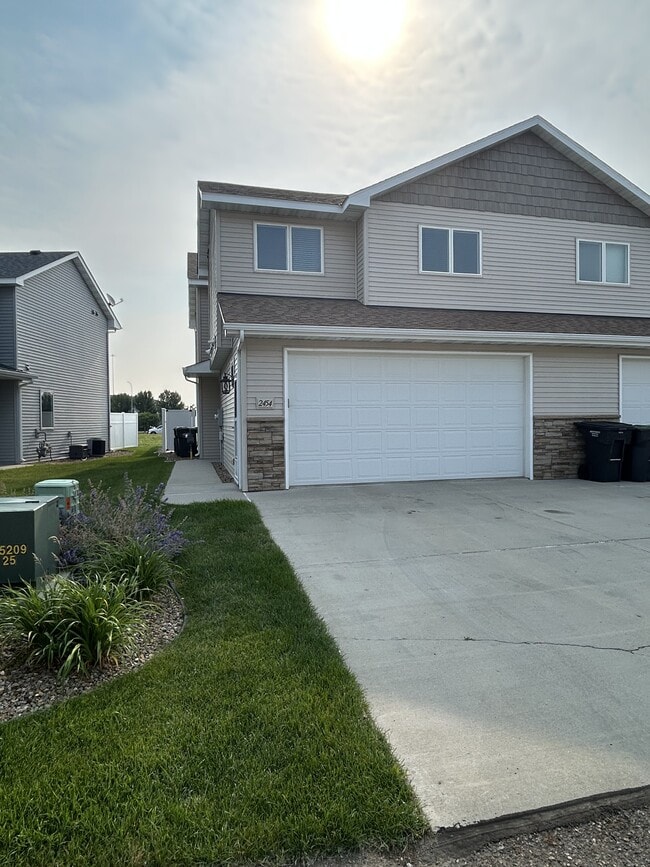 Building Photo - 2454 Waterpark Loop SE