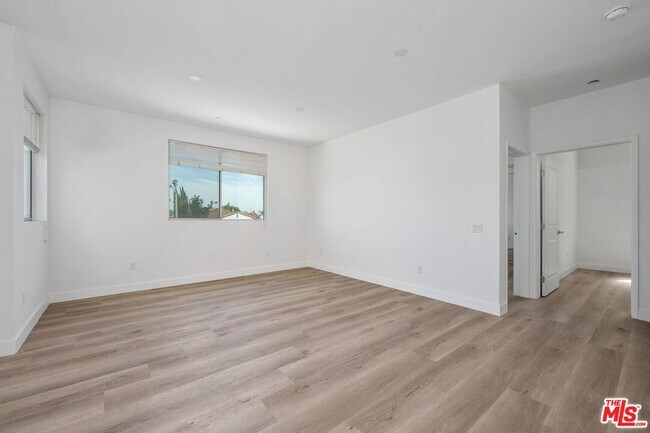 Building Photo - 1183 Crenshaw Blvd