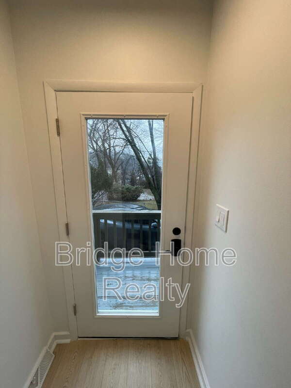 Building Photo - 107 Shoup St