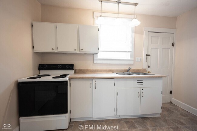 Building Photo - 411 S East St