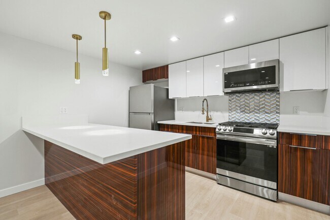 Building Photo - 410 Lucas Ave