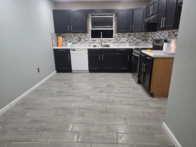 Building Photo - 529 Linden Ave