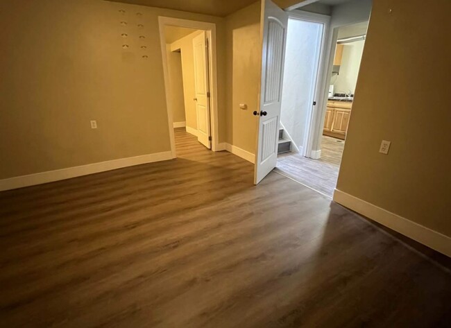 Building Photo - 1040 W 400 N