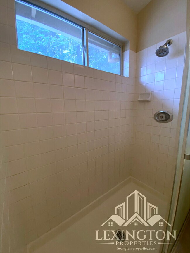 Building Photo - Lovely Updated, 3BD/2BA Home Available in Rocklin, off Stanford Ranch Rd. near Breen Park!