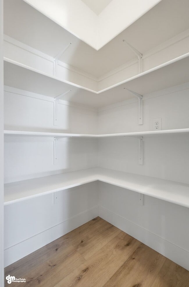 Building Photo - 4 Bedroom | 2.5 Bathroom | 2 Car Garage - Convenient Location!