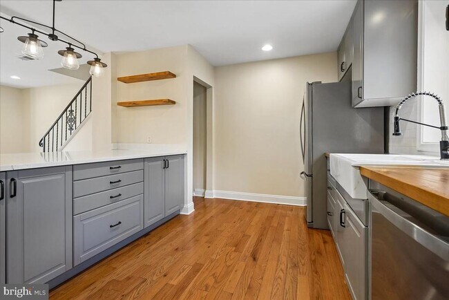 Building Photo - 223 Burgess Ave