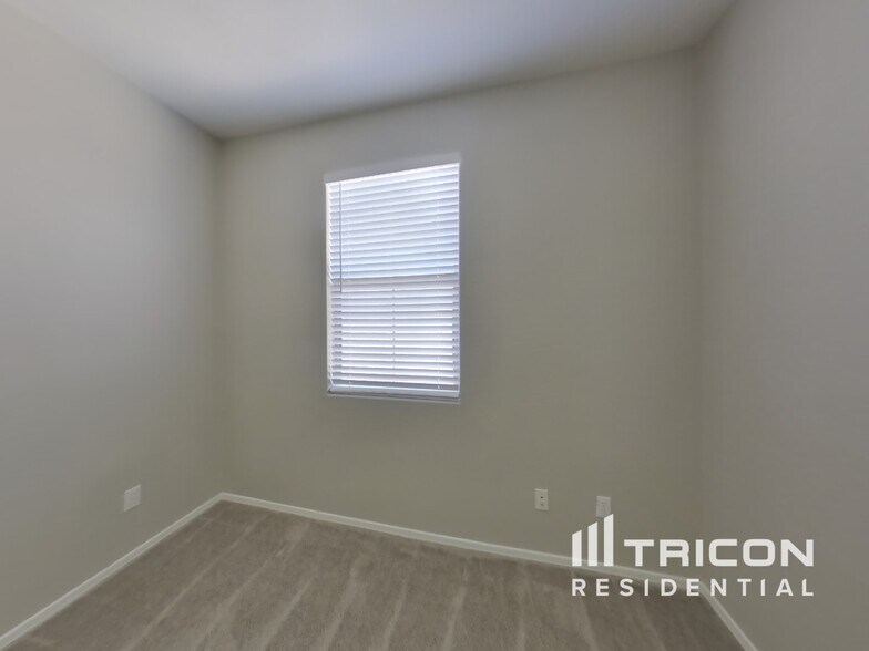 Building Photo - 876 S Colonial Dr